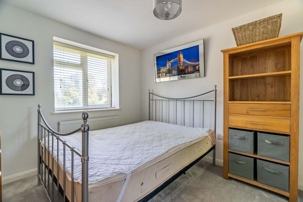 Available unfurnished from 24/11/2025 - Photo 1