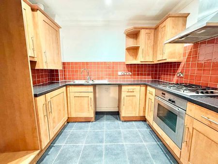 Holly Court, Station Road, West Moors, BH22 - Photo 4