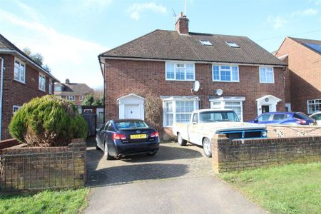 3 bedroom semi-detached house to rent - Photo 3