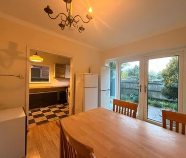 Warren Crescent,Southampton - Photo 3