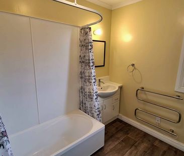 JEANS STREET, 3-4 BEDROOMS $510 P/W - Photo 2