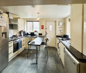 4 bedroom terraced house to rent - Photo 5