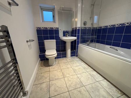 2 bedroom flat to rent - Photo 3