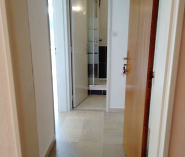 Petit appartement meublé entièrement rénové - Photo 3