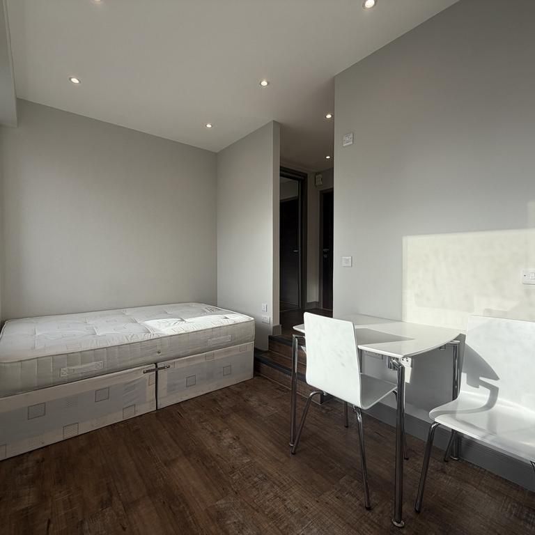 Studio to rent - Photo 1