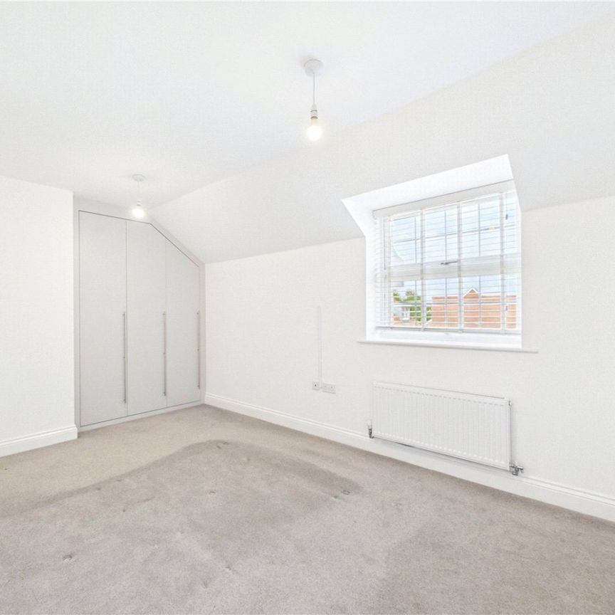Hayes Drive, Three Mile Cross, Reading, Berkshire, RG7 - Photo 1