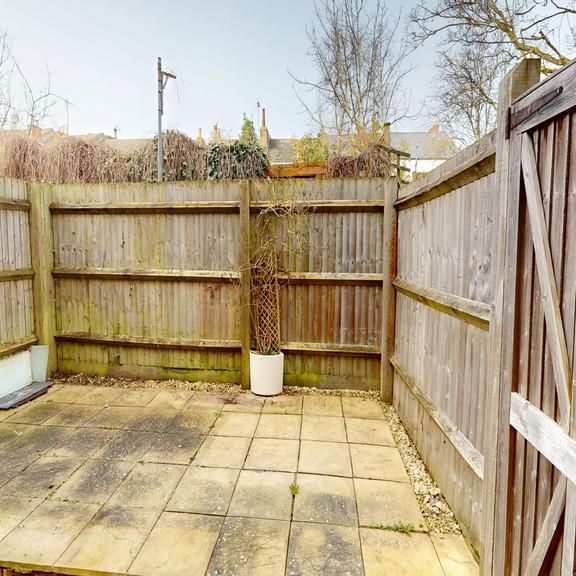 2 bedroom end of terrace house to rent - Photo 1