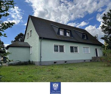 Individuelle Dachwohnung mit EBK, Laminat und Wannenbad! Grüne Umge... - Foto 1