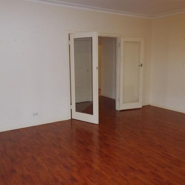 28 Glencara Street, Avondale Heights VIC 3034 - Photo 1