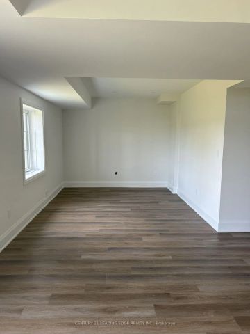 Detached Home For Lease | N9247650 - Photo 3