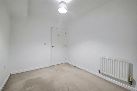 2 bedroom ground floor flat to rent - Photo 2