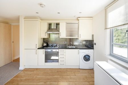1 Bed Flat - Photo 3