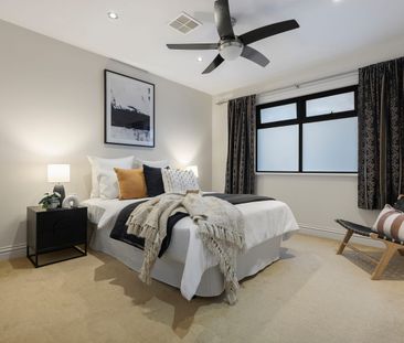 EASY LIVING IN THE MCKINNON ZONE!! - Photo 4