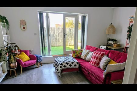 2 Bed Flat, Tooting High Steet, SW17 - Photo 4