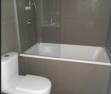 3 BEDROOM Spacious Corner Apartment with Broadwater Views - Photo 4