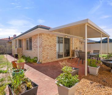 Modern, low-maintenance villa just minutes from the coast. - Photo 3