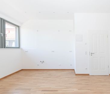 WOHNTRAUM ERFÜLLT // 2-Raum-Wohnung im Dachgeschoss mit Tageslichtbad und Fußbodenheizung - Foto 1