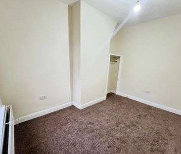 2 bedroom end of terrace house to rent - Photo 3