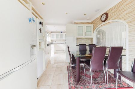 4 bedroom detached house to rent - Photo 4