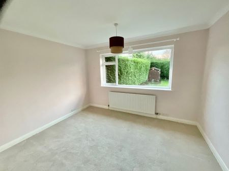 9 Burniston Gardens, YO13 0HW, Scarborough - Photo 3