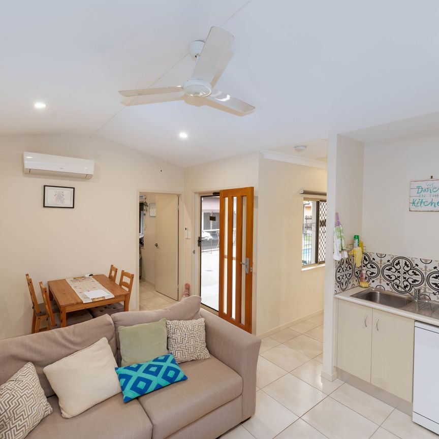 2 BEDROOM DUPLEX + ELECTRICITY AND WATER INCLUDED + SWIMMING POOL - Photo 1