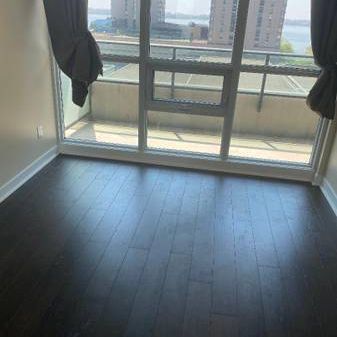 Sunny 1 BR with lakeview and private balcony - Photo 1