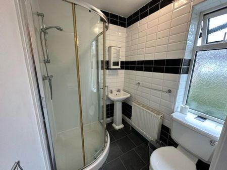 1 bedroom in a house share to rent - Photo 5