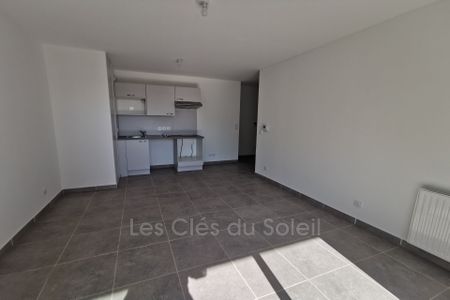 Location appartement 2 pièces 38 m² Toulon - Photo 4