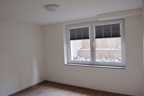Souterrainwohnung 2,5 Raum mit separatem Eingang u. Einbauküche, Einzugsfertig ! - Photo 1