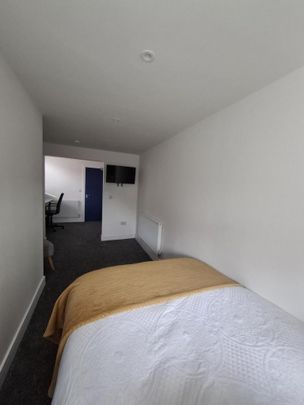1 bedroom in a house share to rent - Photo 1