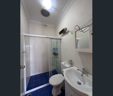 Charming Solid-Brick Family Home in a Prime Hurstville Location - Photo 5
