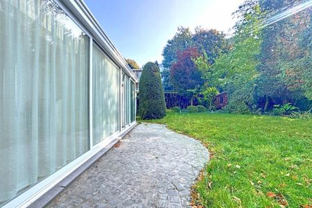 Villa de caractère de 364 m² - 4 chr & Jardin arboré de 750 m² - Photo 3