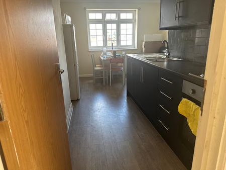 1 bedroom in a house share to rent - Photo 3