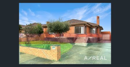 Classic Family Home - Photo 3