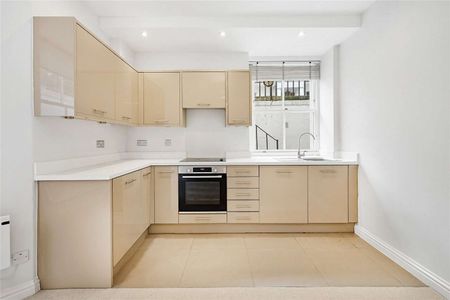 This brilliant one bedroom property is on the lower ground of a period building on a very desirable street in South Kensington. - Photo 3