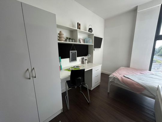 Studio Flat, City Point, L5 - Photo 1