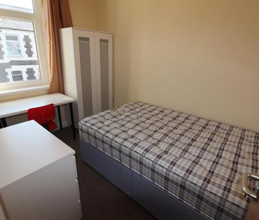 6 bedroom private hall to rent - Photo 3