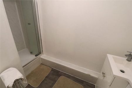 4 bedroom apartment to rent - Photo 4