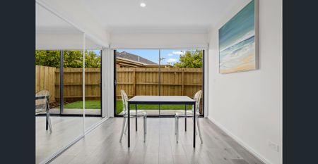 Modern Fully Furnished Studio with a LARGE Private Backyard – ALL Bills Included! - Photo 2