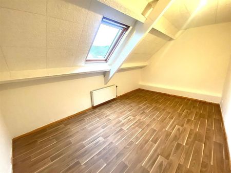 Ruime woning met vier slaapkamers en garage - Photo 2