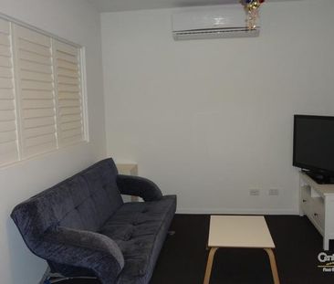 Stylish Interior with Enterainers Terrace - Photo 5