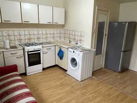 1 Bed Flat, Northbrook Road, IG1 - Photo 3