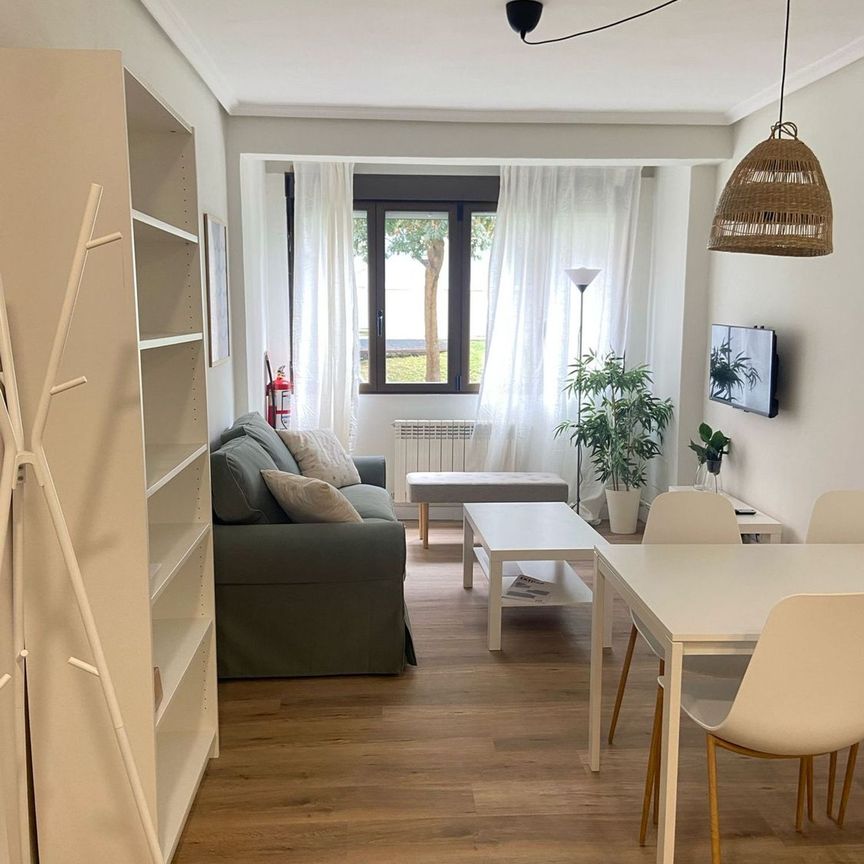 Alquiler de piso en Grupo los Pinares, 2 a - Foto 1