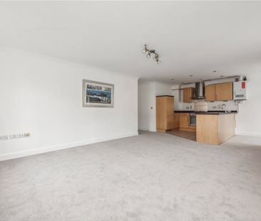 A generous, light first floor apartment with two double bedrooms wi... - Photo 4