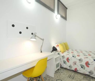 Room in a shared 11-bedroom apartment for rent in Vila de Gràcia, perfect for students and professionals. - Foto 6
