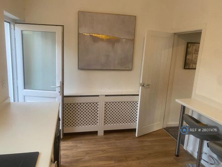 3 bedroom terraced house to rent - Photo 3