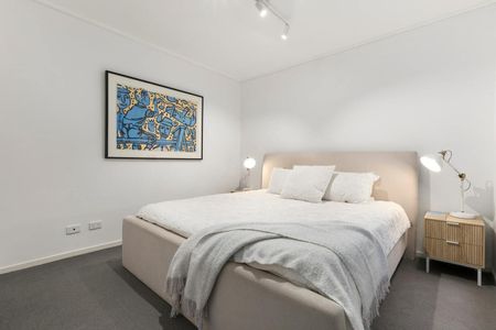 Courtyard Oasis with Two Car Spaces in the Heart of Elwood - Photo 4