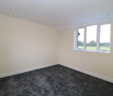 4 bedroom detached house to rent - Photo 5