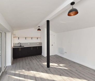 3 bedroom semi-detached house to rent - Photo 4