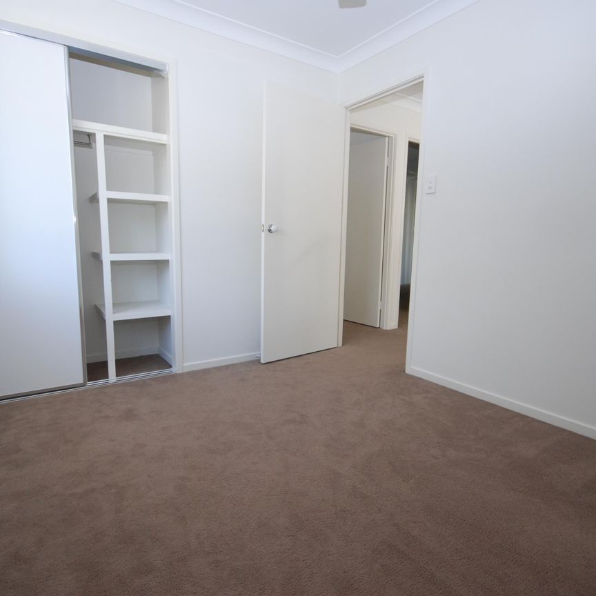 Terrific townhouse ready for new tenants! - Photo 1